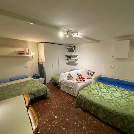 Ampio Monolocale Nel Cuore Della Citta Rome Luaran gambar